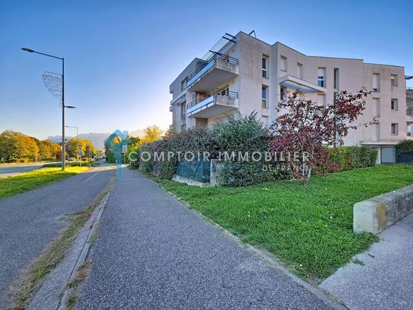 Rez de jardin
                                                                                                                                                                                                                                                                                                                        3 pièce(s)                                                                                                                                                                                                          2 chambre(s)                                                                                                                                                                                                          67  m²