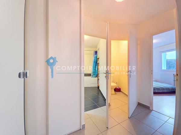 Rez de jardin
                                                                                                                                                                                                                                                                                                                        3 pièce(s)                                                                                                                                                                                                          2 chambre(s)                                                                                                                                                                                                          67  m²