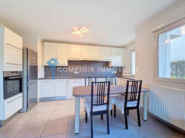 Rez de jardin
                                                                                                                                                                                                                                                                                                                        3 pièce(s)                                                                                                                                                                                                          2 chambre(s)                                                                                                                                                                                                          67  m²