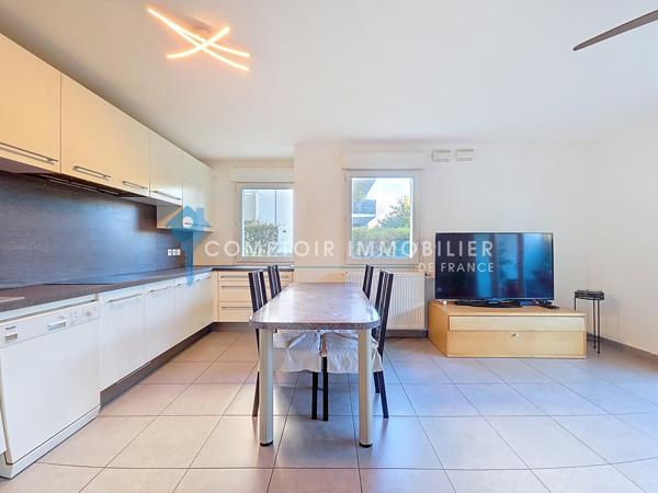 Rez de jardin
                                                                                                                                                                                                                                                                                                                        3 pièce(s)                                                                                                                                                                                                          2 chambre(s)                                                                                                                                                                                                          67  m²