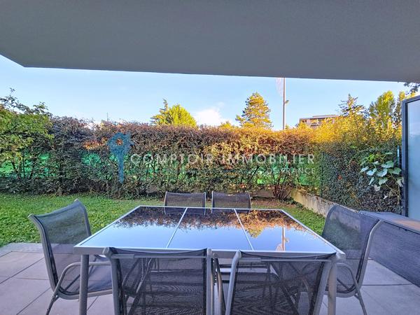 Rez de jardin
                                                                                                                                                                                                                                                                                                                        3 pièce(s)                                                                                                                                                                                                          2 chambre(s)                                                                                                                                                                                                          67  m²