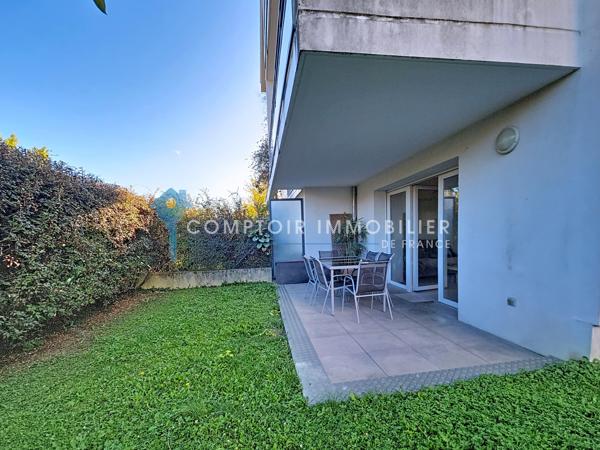 Rez de jardin
                                                                                                                                                                                                                                                                                                                        3 pièce(s)                                                                                                                                                                                                          2 chambre(s)                                                                                                                                                                                                          67  m²