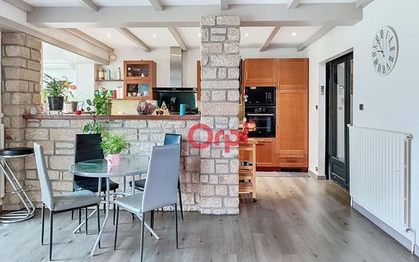 Maison à vendre    6 pièces •  Saint-Guyomard