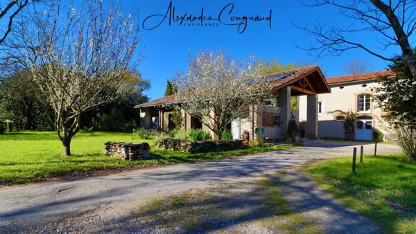 A vendre MONTEGUT LAURAGAIS (31) - Grange rénovée de 130 m², 4 chambres, piscine et terrain de 5 500 m²
