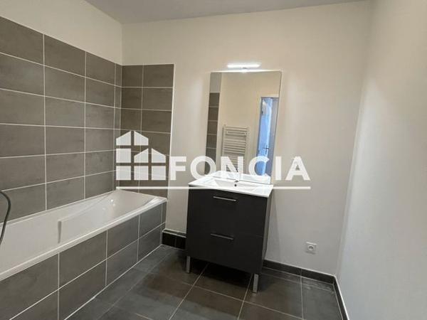 Location Appartement 3 pièces 63.3 m² - MONTAGNE DES CHEVRES Villeneuve Les Avignon 30400