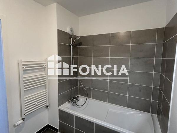 Location Appartement 3 pièces 63.3 m² - MONTAGNE DES CHEVRES Villeneuve Les Avignon 30400