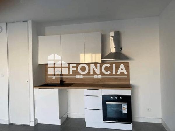 Location Appartement 3 pièces 63.3 m² - MONTAGNE DES CHEVRES Villeneuve Les Avignon 30400