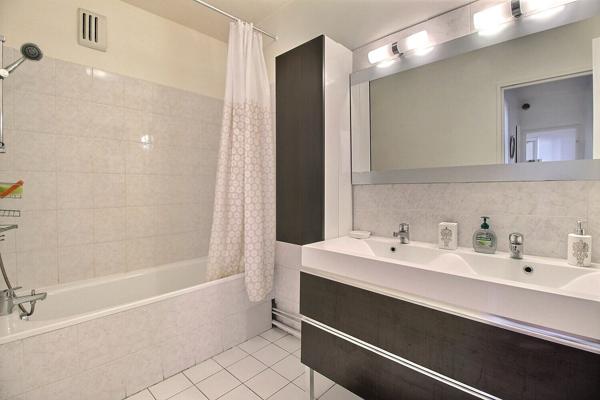 Appartement Meublé à Courbevoie 4 pièces 91.76 m2