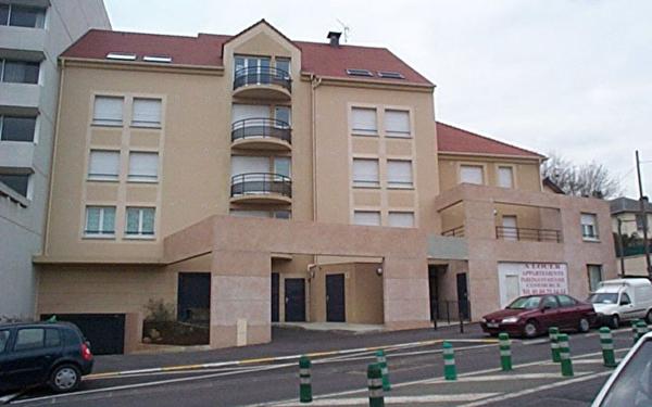 Stationnement à louer    Massy