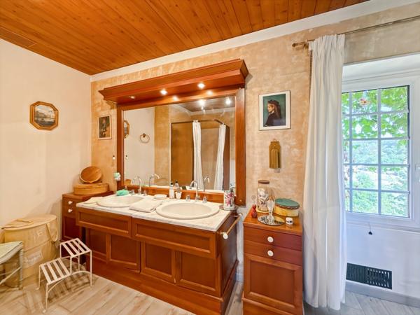 Maison à vendre 7 pièces LA ROCHELLE (17)