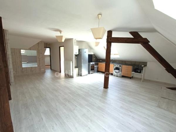 ALGRANGE - 3 APPARTEMENTS DANS UN IMMEUBLE DE CARACTERE ! POUR INVESTISSEURS !