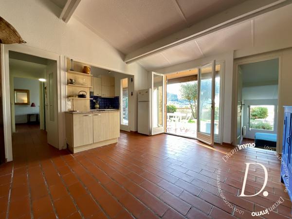 Maison 4 pièces dans copropriété avec piscine et tennis - vue mer