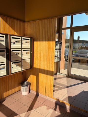 APPARTEMENT T4 - PROCHE VILLE - TRAVERSANT - TRAVAUX ISOLATION EN COURS