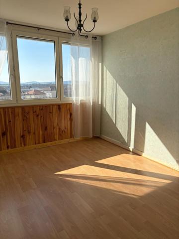 APPARTEMENT T4 - PROCHE VILLE - TRAVERSANT - TRAVAUX ISOLATION EN COURS