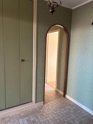APPARTEMENT T4 - PROCHE VILLE - TRAVERSANT - TRAVAUX ISOLATION EN COURS
