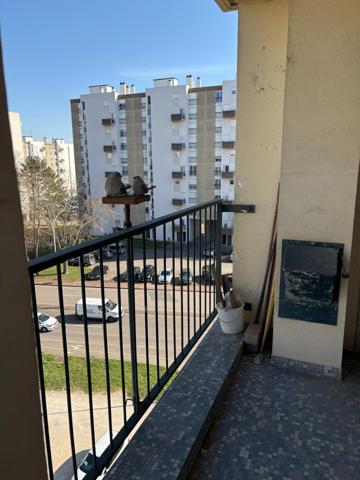 APPARTEMENT T4 - PROCHE VILLE - TRAVERSANT - TRAVAUX ISOLATION EN COURS