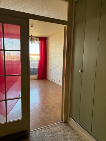 APPARTEMENT T4 - PROCHE VILLE - TRAVERSANT - TRAVAUX ISOLATION EN COURS