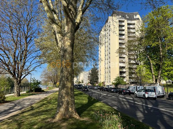 Vente
                Appartement78,99 m² - 4 Pièces -
                    ORLEANS (45000)