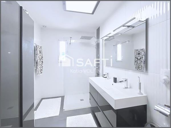 Maison contemporaine clefs en mains avec piscine