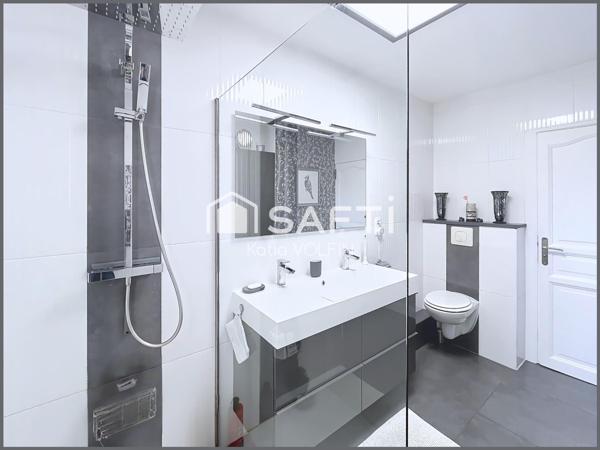 Maison contemporaine clefs en mains avec piscine