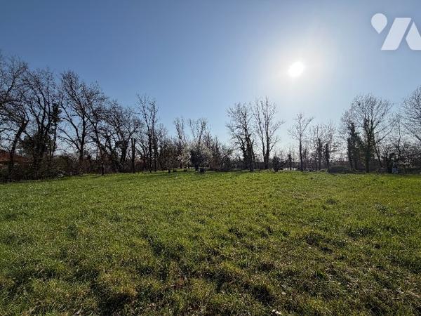 Terrain de 1038m² avec vue sur un lac