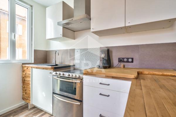 Appartement Marseille 1 pièce 22 m2 Pont de vivaux  INVESTISSEMENT CALME -LUMINEUX  DERNIER ÉTAGE