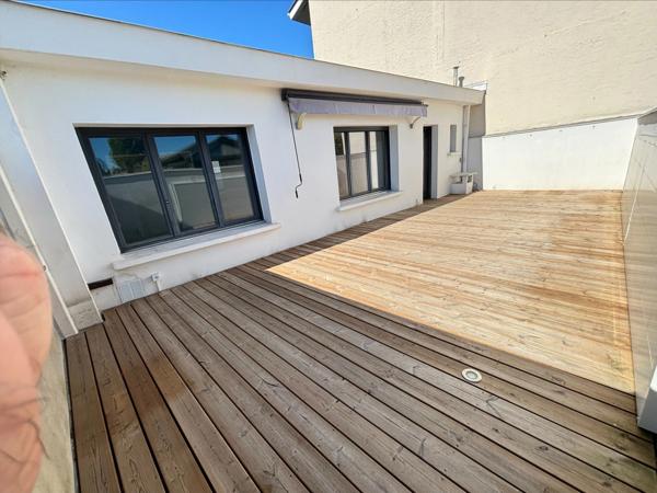 Appartement à louer 3 pièces BORDEAUX (33), terrasse, climatisation, sécurisé