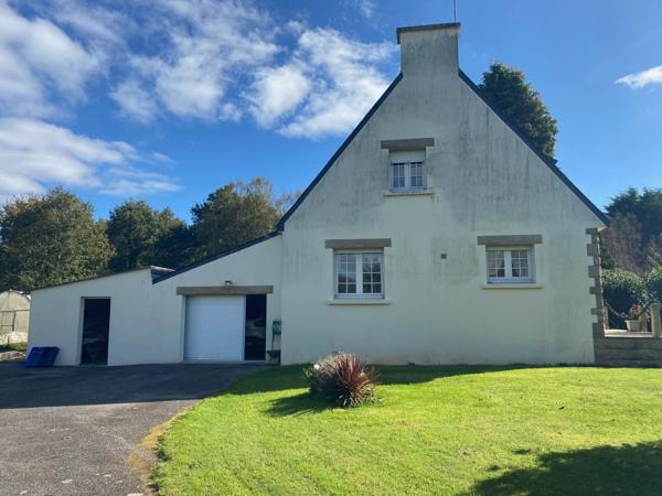 Maison 4 chambres, avec vie de plain-pied et terrain de 7 020 m², au calme, en impasse.