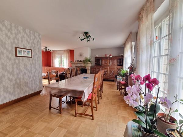 Maison 4 chambres, avec vie de plain-pied et terrain de 7 020 m², au calme, en impasse.