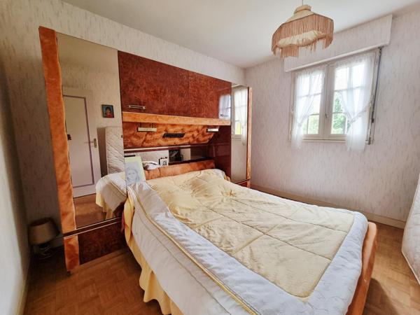 Maison 4 chambres, avec vie de plain-pied et terrain de 7 020 m², au calme, en impasse.