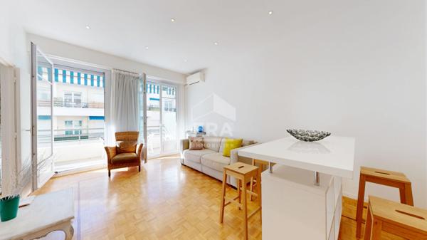 NICE - CARRÉ D'OR / SQUARE ROYAL : JOLI 2 PIÈCES AVEC TERRASSE EXPOSÉE SUD/OUEST