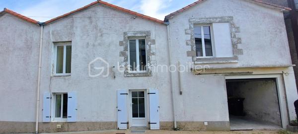 À deux pas de tous les commerces et services de L'Absie, découvrez cette charmante maison de ville de 93 m² hab. environ, combinant confort, praticité et fort potentiel d’évolution.

LES POINTS FORTS QUI FONT LA DIFFÉRENCE :
Emplacement "N°1 Tout à pied" : Écoles, cabinet médical, boulangerie, pharmacie et Carrefour Contact accessibles en quelques secondes à pied !
Zéro contrainte d'extérieur : Maison sans terrain, idéale pour un investissement locatif à gestion simplifiée ou pour profiter de son week-end sans entretien de jardin.
Garage privé fermé : Rare en centre-ville, un vrai confort pour garer votre véhicule ou stocker en toute sécurité.
Chauffage performant & économique : Équipée d'une chaudière à granules récente pour un confort thermique optimal.
Potentiel d'agrandissement : Un vaste grenier aménageable vous permet de créer une pièce supplémentaire (suite parentale, bureau, salle de jeux).

Disponible immédiatement : Prête pour votre projet ou vos travaux sans aucun délai !

AGENCEMENT OPTIMISÉ ET FONCTIONNEL :
Au rez-de-chaussée :
Entrée accueillante, Cuisine, Salon lumineux et convivial, WC séparé, Garage avec accès direct

À l'étage :
3 chambres, Salle de bains avec WC, Grenier aménageable offrant de superbes perspectives de valorisation

CÔTÉ TECHNIQUE & TRAVAUX :
La maison est équipée d'un système de chauffage moderne à granules.
Des travaux de couverture sont à prévoir, vous offrant la possibilité d'optimiser la valorisation du bien, d'adapter les travaux à vos besoins ou de générer du déficit foncier idéal pour les investisseurs.

LOCALISATION & TEMPS DE TRAJET :
Au quotidien : 
Commerces, supermarché, écoles et santé à pied.
15 min : La Châtaigneraie / Moncoutant
25 min : Bressuire
30 min : Pouzauges
35 min : Fontenay-le-Comte
45 min : Niort (Gare TGV) / Puy du Fou
1h20 : La Rochelle / Côte Atlantique

Une opportunité rare sur le secteur pour allier rentabilité, emplacement stratégique et potentiel !

Disponible immédiatement. Contactez-moi dès aujourd'hui pour plus d'informations ou pour programmer une visite.