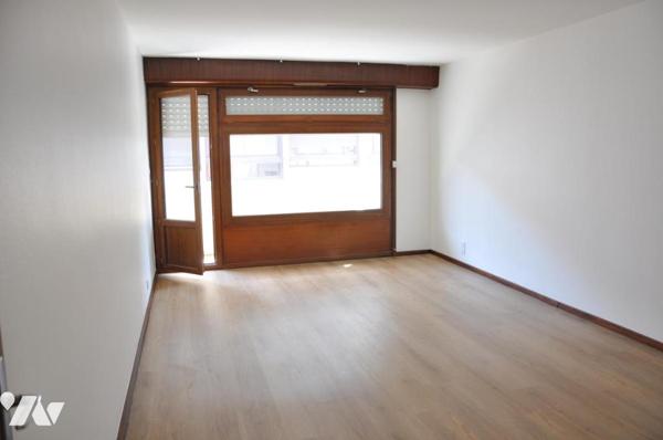 TARBES, appartement T3, garage, cave.