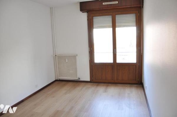 TARBES, appartement T3, garage, cave.