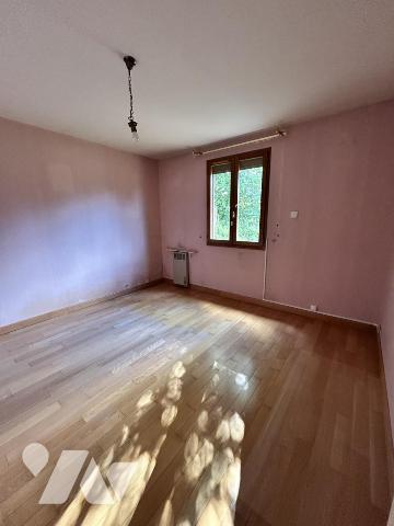 THEIX-NOYALO. Uniquement dans votre étude. Maison 4 pièces 3 chambres.