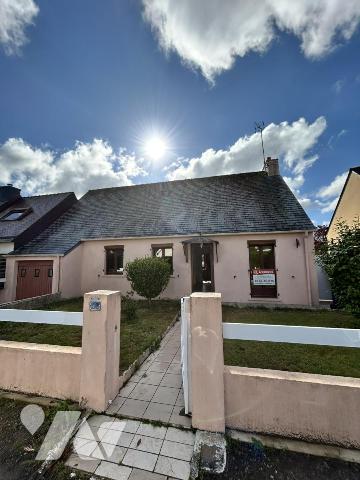 THEIX-NOYALO. Uniquement dans votre étude. Maison 4 pièces 3 chambres.