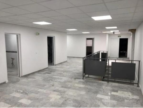 bureau rénové de 77 m2 à vendre à Trappes au prix de 103476 euros TTC