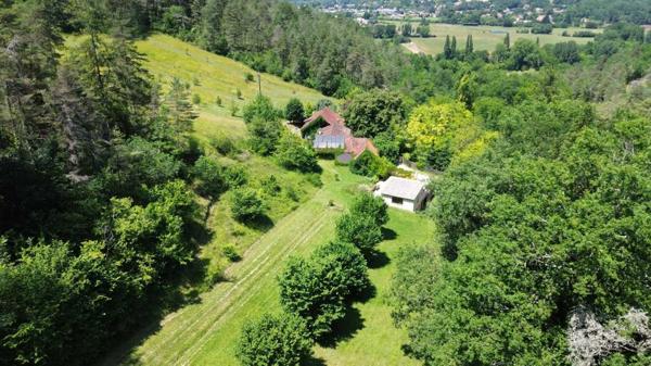 Maison ancienne - Saint-cyprien Maison isolée sur six hectares avec piscine et truffiers , parfaite pour une totale autonomie !
