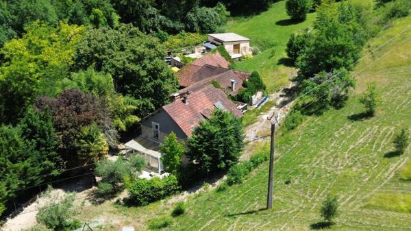 Maison ancienne - Saint-cyprien Maison isolée sur six hectares avec piscine et truffiers , parfaite pour une totale autonomie !