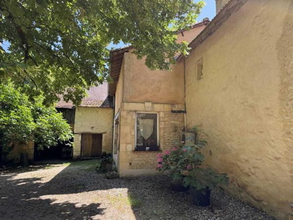 Maison ancienne - Saint-cyprien Maison isolée sur six hectares avec piscine et truffiers , parfaite pour une totale autonomie !
