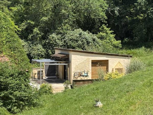 Maison ancienne - Saint-cyprien Maison isolée sur six hectares avec piscine et truffiers , parfaite pour une totale autonomie !