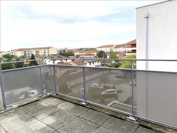 Appartement à louer 823 € CC DECINES CHARPIEU 2 p 44 m² DPE C