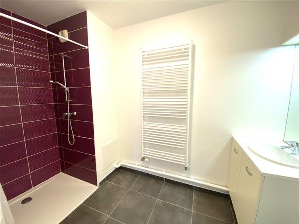 Appartement à louer 823 € CC DECINES CHARPIEU 2 p 44 m² DPE C