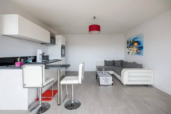 A LOUER LYON 6ᵉ – T2 MEUBLÉ AVEC BALCON, VUE FOURVIÈRE ET PARKING SÉCURISÉ