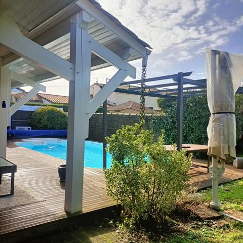 MAISON LUMINEUSE AVEC PISCINE DANS LE QUARTIER RECHERCHE DE ARLAC