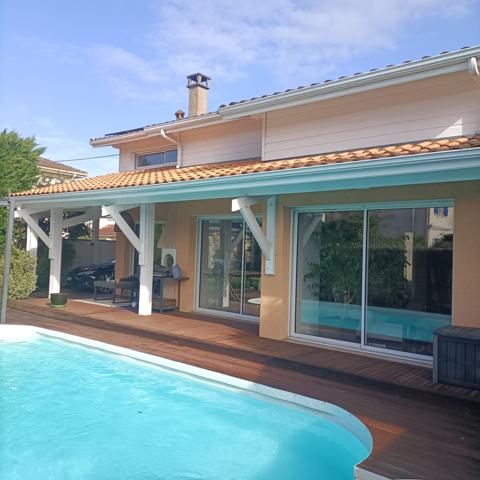 MAISON LUMINEUSE AVEC PISCINE DANS LE QUARTIER RECHERCHE DE ARLAC