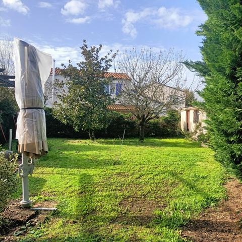 MAISON LUMINEUSE AVEC PISCINE DANS LE QUARTIER RECHERCHE DE ARLAC