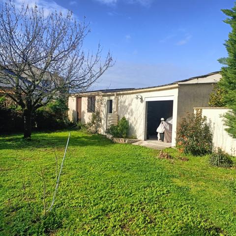 MAISON LUMINEUSE AVEC PISCINE DANS LE QUARTIER RECHERCHE DE ARLAC
