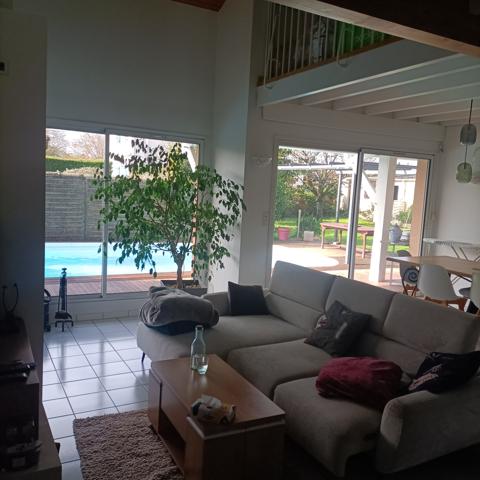 MAISON LUMINEUSE AVEC PISCINE DANS LE QUARTIER RECHERCHE DE ARLAC