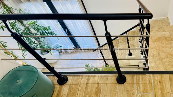 Opportunité unique pour résidence secondaire partagée ou investisseurs recherchant un actif clé-en-main avec revenus locatifs immédiats. La forte demande locative à l’année comme l’excellente rentabilité en saisonnier sur 12 semaines ouvre des stratégies différenciées.

Cette maison de 241,3 m² surface utile, 158 m² surface Loi Carrez, 2F au coeur d’un village authentique de vignerons Méditerranéens très apprécié des touristes, à seulement 5 minutes des premières plages et proche de toutes commodités, entre Leucate et Port-la-Nouvelle, comprend 3 charmants appartements de luxe indépendants et entièrement meublés avec accès partagé aux parties communes. 

Un Cadre de Vie qui n’à Pas de Prix.

Au Rez-de-Chaussée :
     Parties communes ( 84 m² surface utile), composées d’un espace détente ( 38 m² ) avec piscine, jacuzzi et local technique, WC, entrée spacieuse, plus un garage ( 16 m² ) et 2 places de parking privatives devant la maison ( 30 m² terrain constructibles ).
     1er appartement ( 41 m² surface Loi Carrez ) avec salon-séjour et coin cuisine, une chambre, une salle d’eau avec WC et une entrée indépendante sur rue avec accès handicapés, et accès direct aux parties communes. 

Au 1er étage :
     2ème appartement ( duplex 53 m² surface Loi Carrez ).
Niveau 1. Entrée avec WC séparé et placard, salon-séjour avec cuisine ouverte et plafond cathédrale, accueillante terrasse ( 8 m² ) avec vue sur la place centrale et le clocher.
Niveau 2. Chambre apaisante avec Velux automatisé permettant d’admirer les étoiles, dressing et salle d’eau avec WC. 

     3ème appartement (duplex 64 m² surface Loi Carrez).
Niveau 1. Entrée avec WC séparé et placard, salon-séjour baigné de lumière et très spacieux avec cuisine ouverte avec un grand ilot central, plafond cathédrale, terrasse généreuse ( 49 m² ) qui incite à l'évasion.
Niveau 2. Chambre suspendue entre ciel et terre, sous les étoiles grâce au Velux automatisé, avec dressing et salle d’eau + WC.         

Trois Destins, Une Seule Propriété.
Le luxe contemporain rencontre l'authenticité méditerranéenne.

Toutes les cuisines sont équipées de matériel haut de gamme et réalisées sur mesure. Les sols sont en travertin, la climatisation est réversible, les encadrements des fenêtres et portes sont en aluminium, double vitrage avec volets roulants électriques. Chaque appartement est autonome avec son propre compteur électrique et son chauffe-eau électrique, ce qui permet d’organiser facilement une copropriété.

Cette propriété est une invitation à vivre différemment : un pied-à-terre somptueux pour vos week-ends méditerranéens, et des sources de revenus locatifs qui transforment votre acquisition en investissement intelligent.
Tout est pensé pour le confort — et pour la rentabilité.

*Taxes foncières : 1 312 € — Charges énergétiques : 340 à 530 €/an*

Contactez-moi pour une visite privée. 
Générez des Revenus Locatifs Passifs dans un Village Prisé de la Côte du Midi ! 
Votre bien à La Palme vous attend.